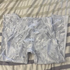 Lululemon Gray and White Patterned Cropped Pants